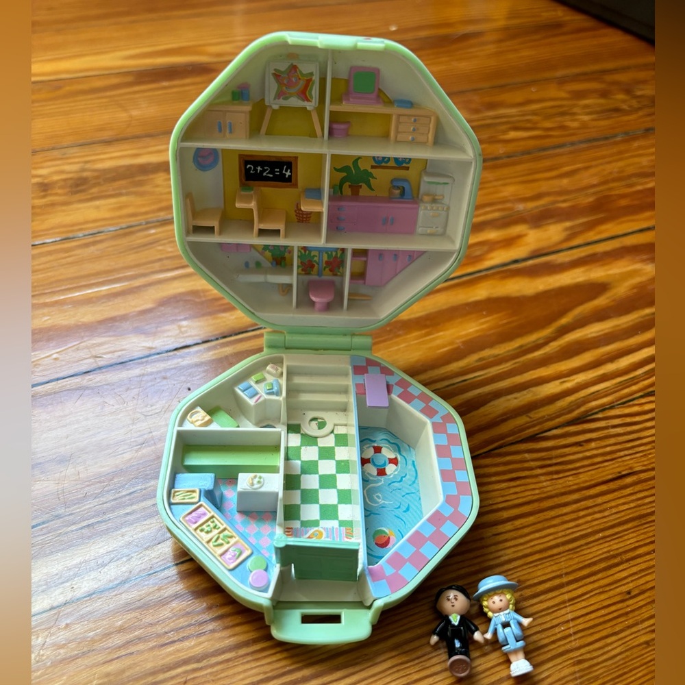 Polly Pocket School set with figures